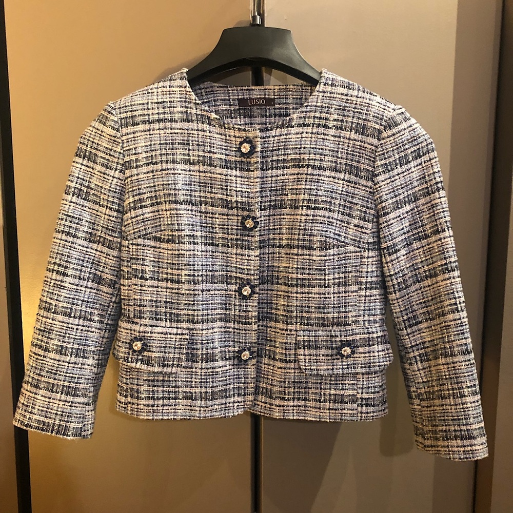 NWOT cropped tweed jacket with embellished buttons, sleeve 3/4 size US 0-2